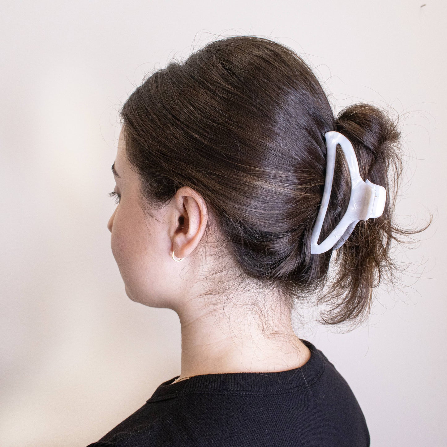 Medium Round Tortoise Shell Hair Claw Clip - White