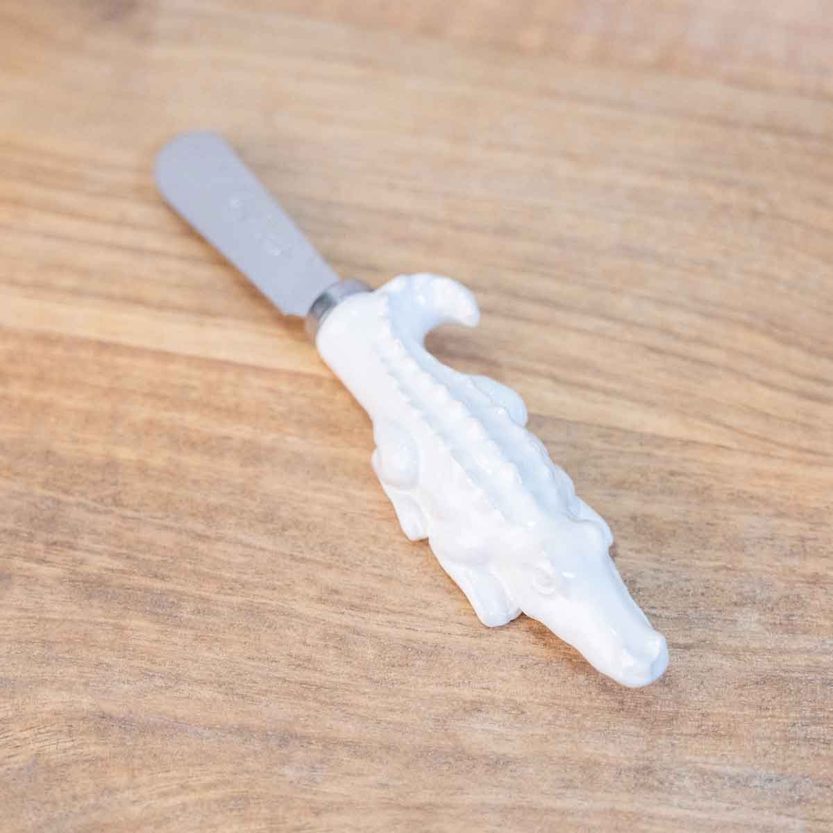 Alligator Spreader Antique White 5"